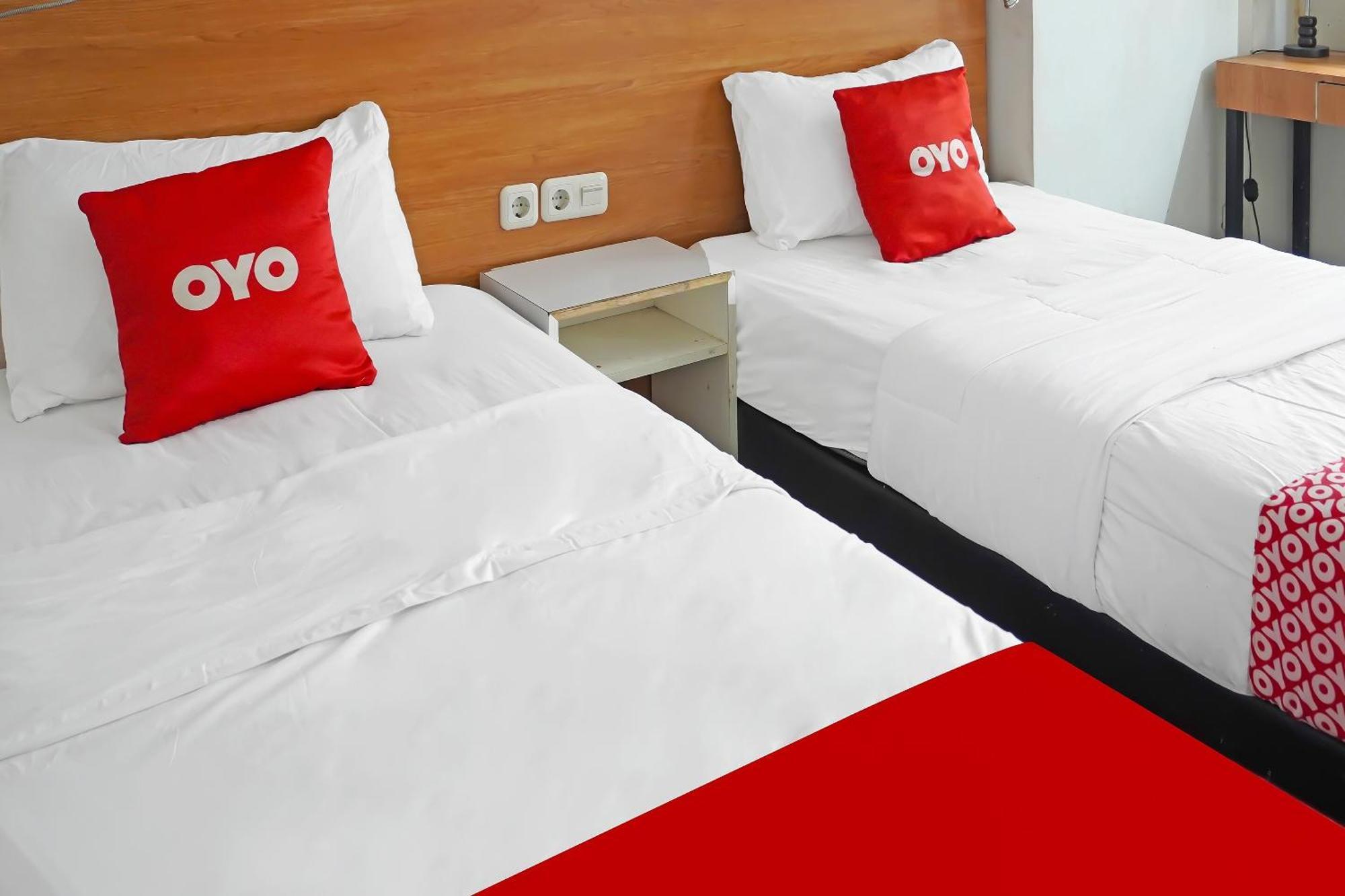 Oyo 90391 Gkitroom كراوانغ المظهر الخارجي الصورة