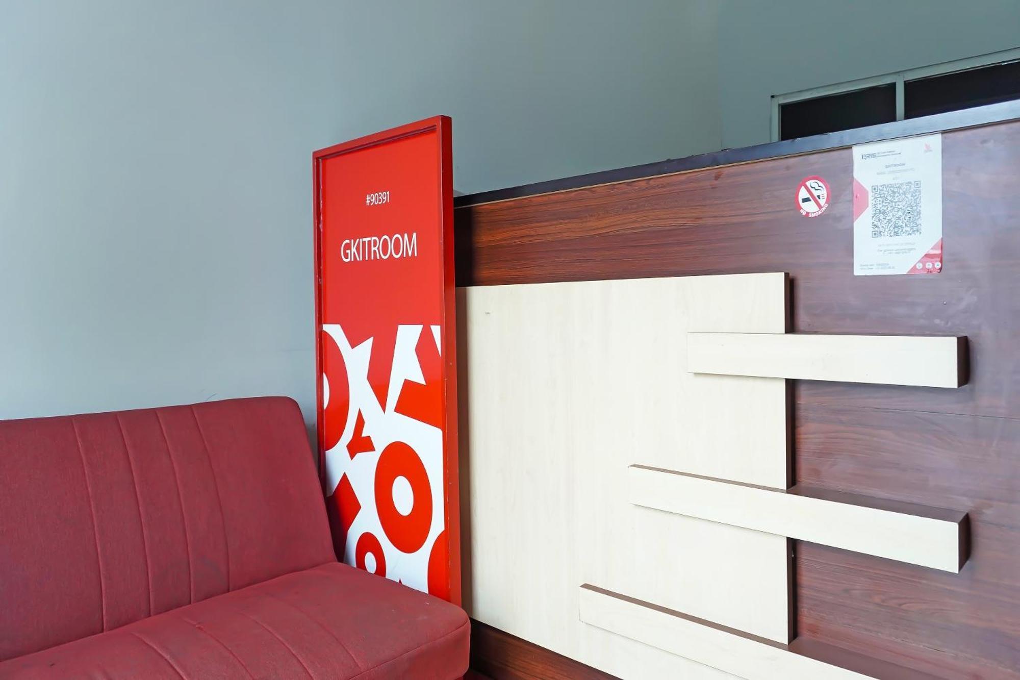 Oyo 90391 Gkitroom كراوانغ المظهر الخارجي الصورة