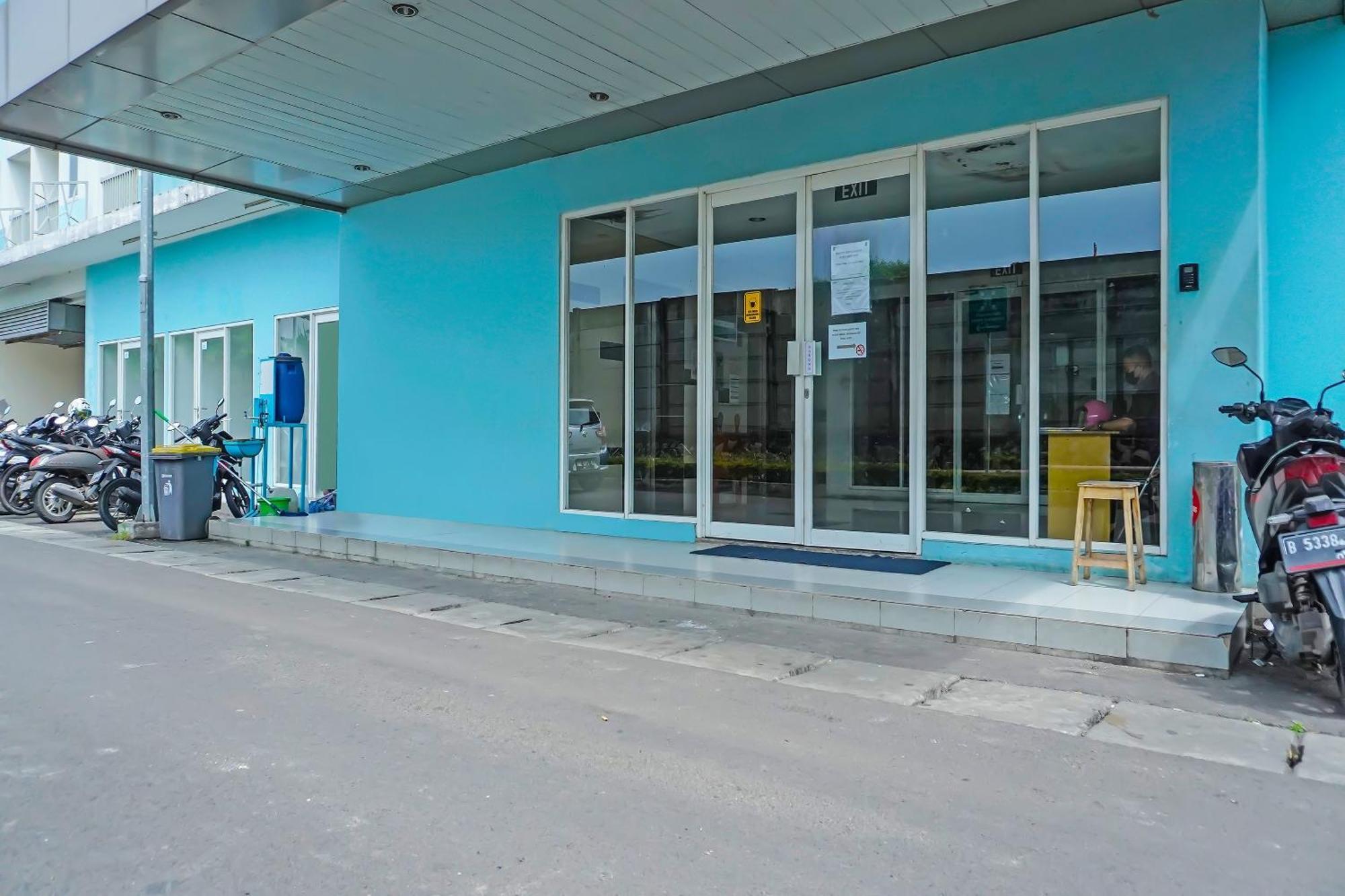 Oyo 90391 Gkitroom كراوانغ المظهر الخارجي الصورة